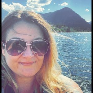 Meet your Posher, Crystal